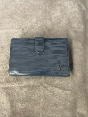 Authentic Louis Vuitton Epi Leather  Kisslock Bifold Wallet - Like New!